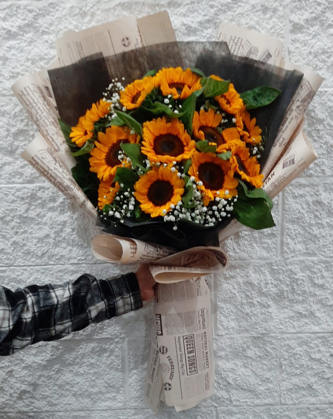 Envio y venta de flores ,rosas, plantas,arreglos florales ,regalos y desayunos a domicilio con delivery gratis en la Ciudad Autonoma de Buenos Aires y con costo de env�o en localidades del Gran Buenos Aires asi como delivery de flores y plantas a trav�s de florerias asociadas en todas las provincias de la Argentina, Buenos Aires, la Pampa, Tucuman, La Rioja, R�o Negro, Entre Rios, Corrientes, Misiones, Neuquen, Chubut, Tierra del Fuego, Santa Cruz, San Luis, Mendoza, Cordoba, Jujuy, Formosa, Santiago del Estero, Salta, Chaco, Catamarca ,San Juan, y ademas realizamos el delivery de flores ,coronas,palmas , plantas y regalos a todas las ciudades de Argentina, Mar del Plata, C�rdoba, Buenos Aires, con cargo en Santa Rosa, La Plata, Bella Vista, Neuquen, Pilar, Paran�, Posadas, Resistencia, Cipolleti y mas de 300 ciudades y localidades en todo el territorio de nuestro pa�s, asi como tambien tenemos la posibilidad de enviar flores a casi todo el mundo en cuestion de horas